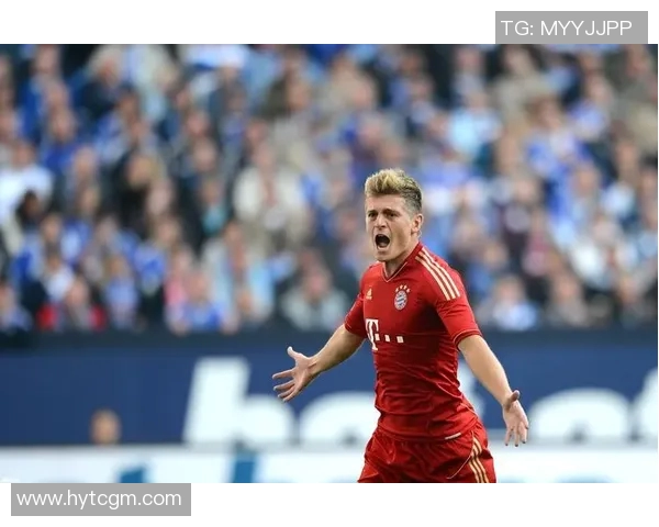 克罗斯在足球世界的传奇之路与技术分析探讨